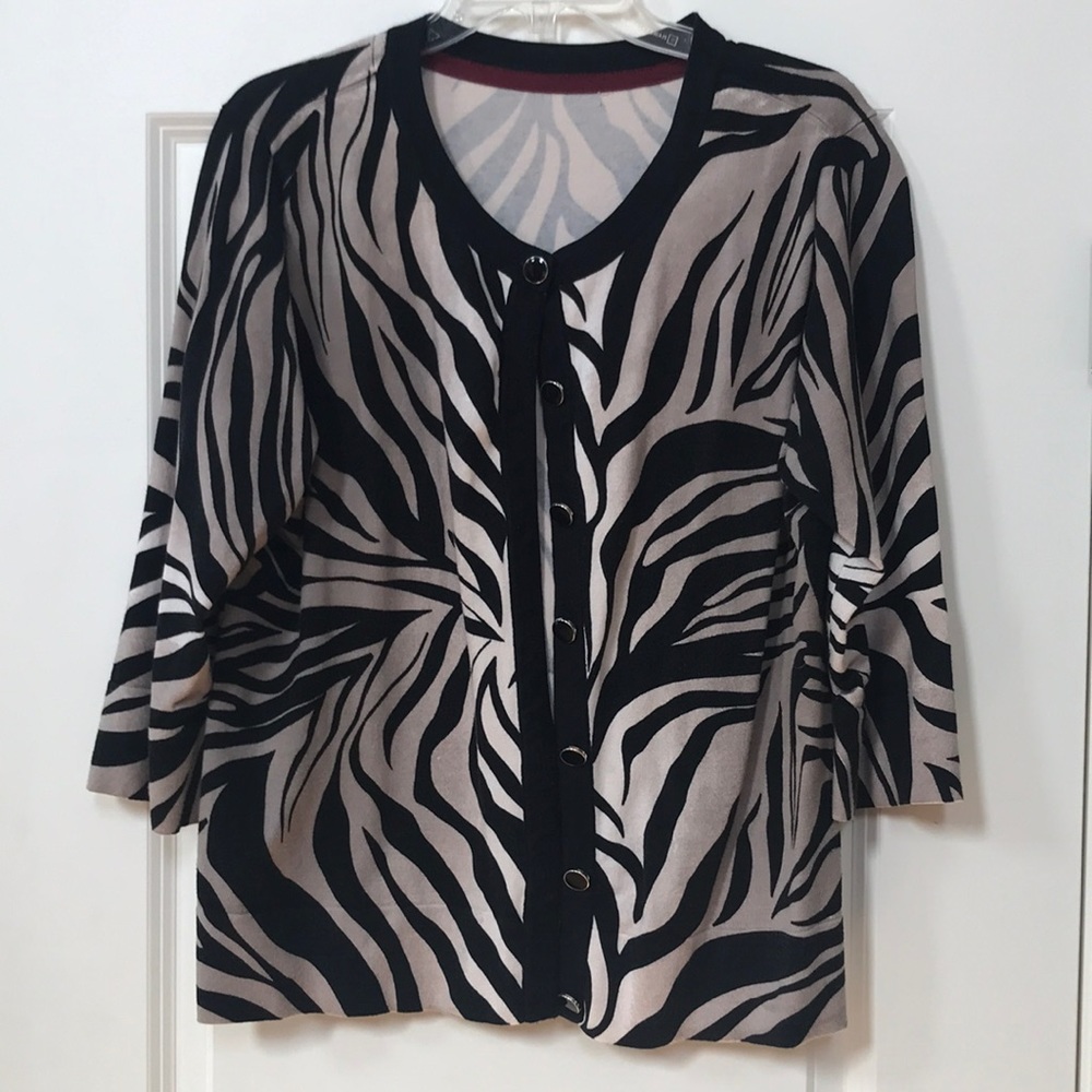 Beautiful tiger button down top Sz L (Sku 98)